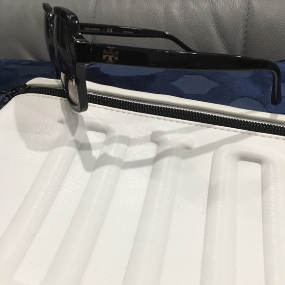 Tory burch sunglasses - Picture 2 of 4